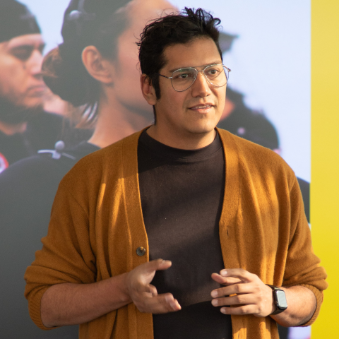 Director Roberto Cabeza Hernández — Diseño y Tecnología Audiovisual CENTRO